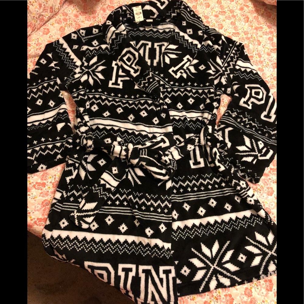 Victoria’s Secret pink robe size M/L